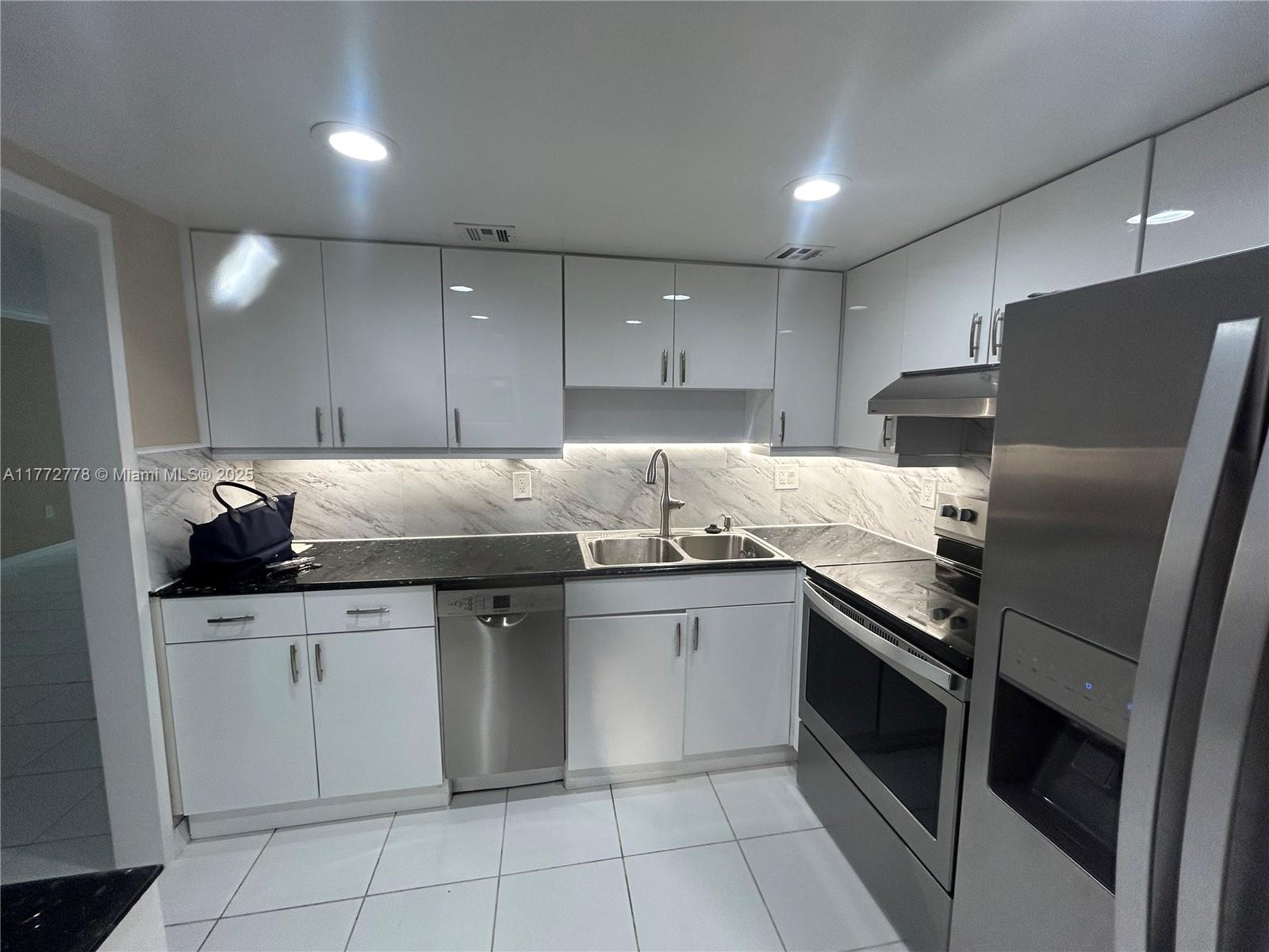 5701 Collins Ave 812, Miami Beach, Miami-Dade County, Florida - 2 Bedrooms  
2 Bathrooms - 