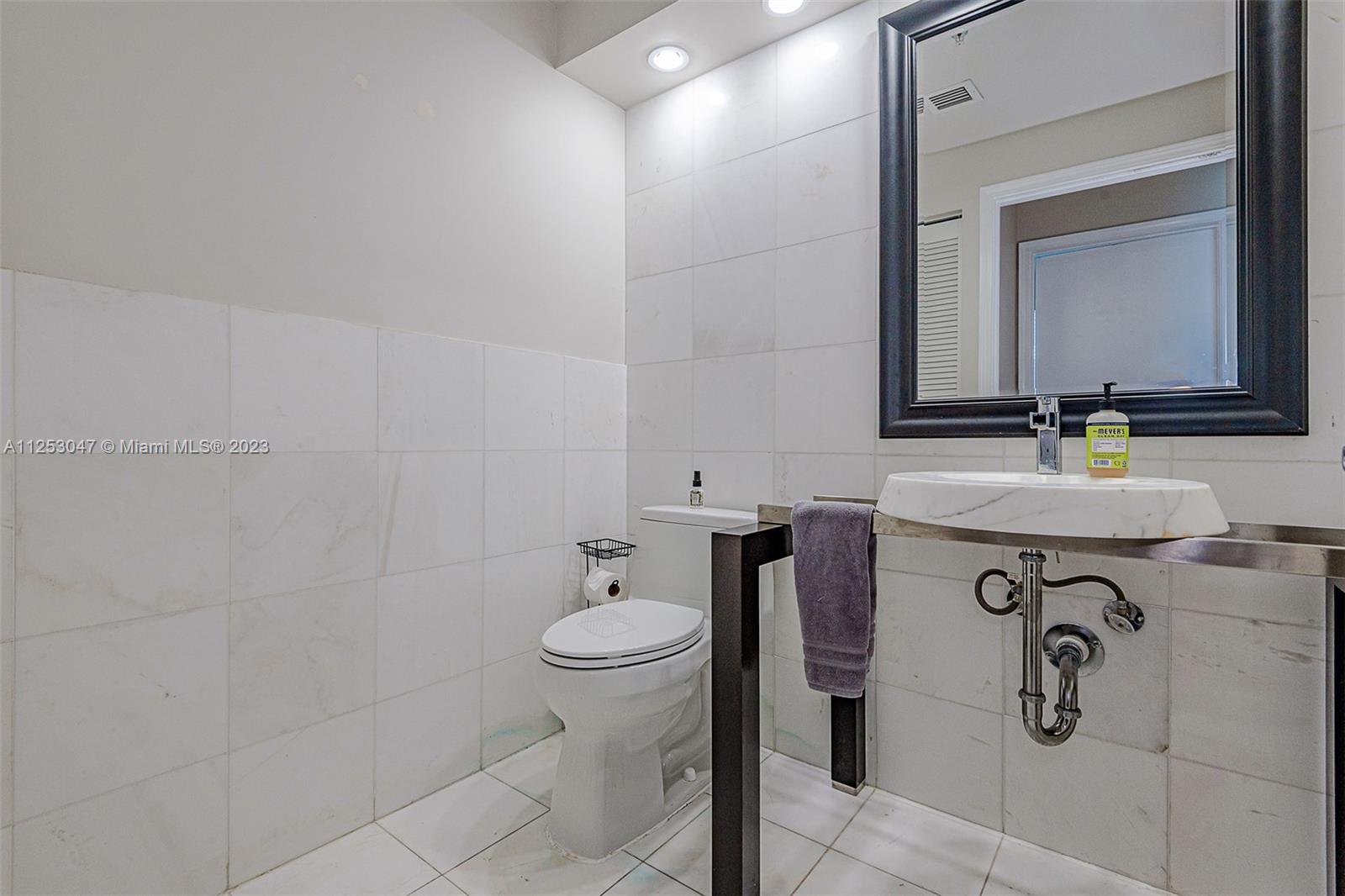 BLUE CONDO - Residential