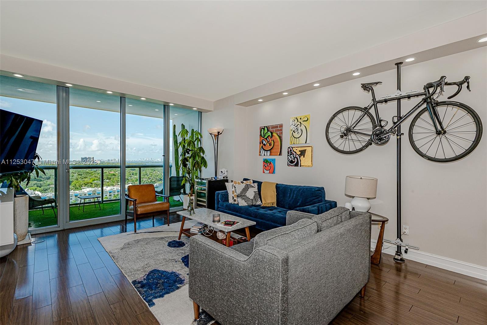 BLUE CONDO - Residential