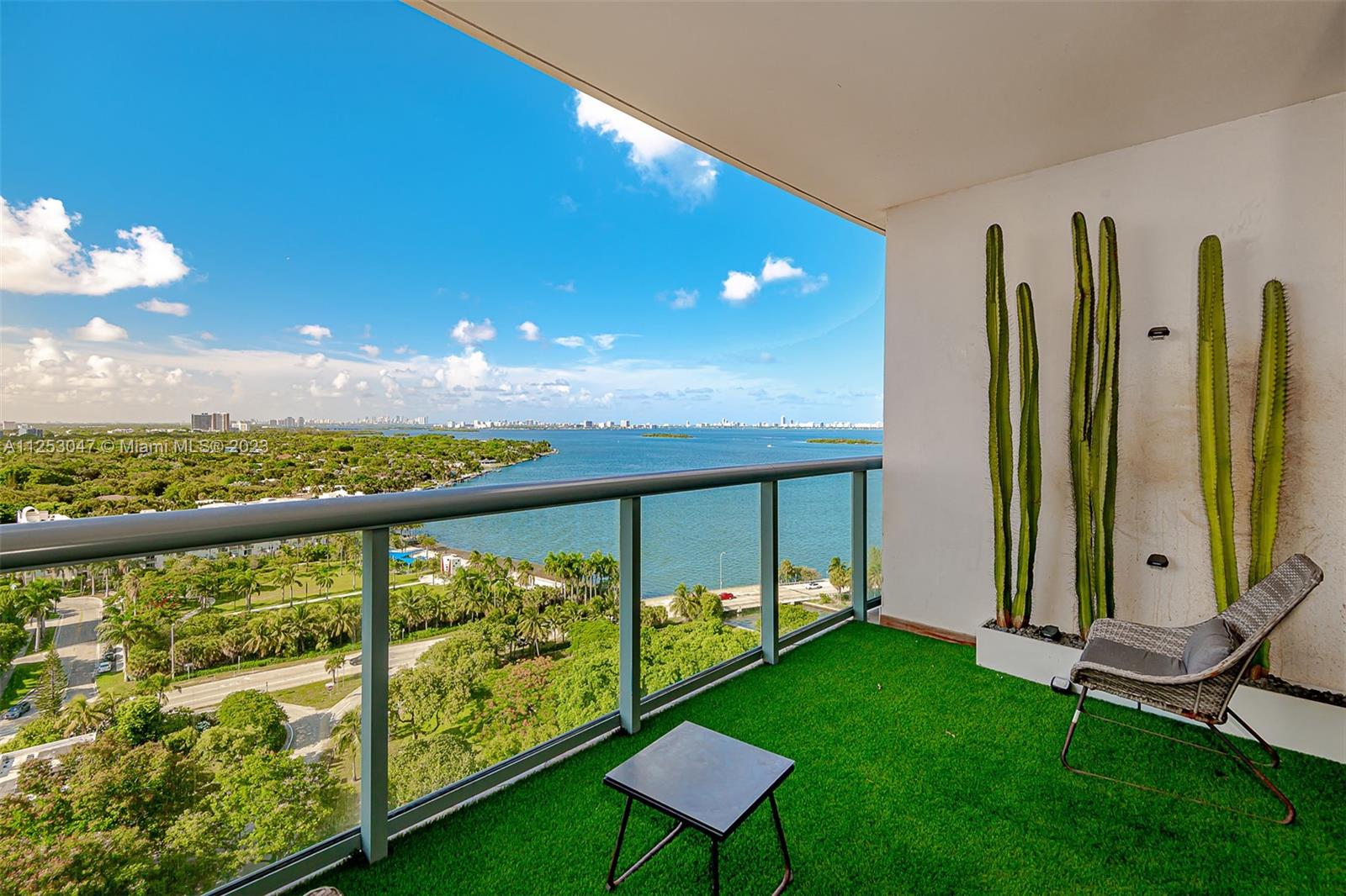 BLUE CONDO - Residential