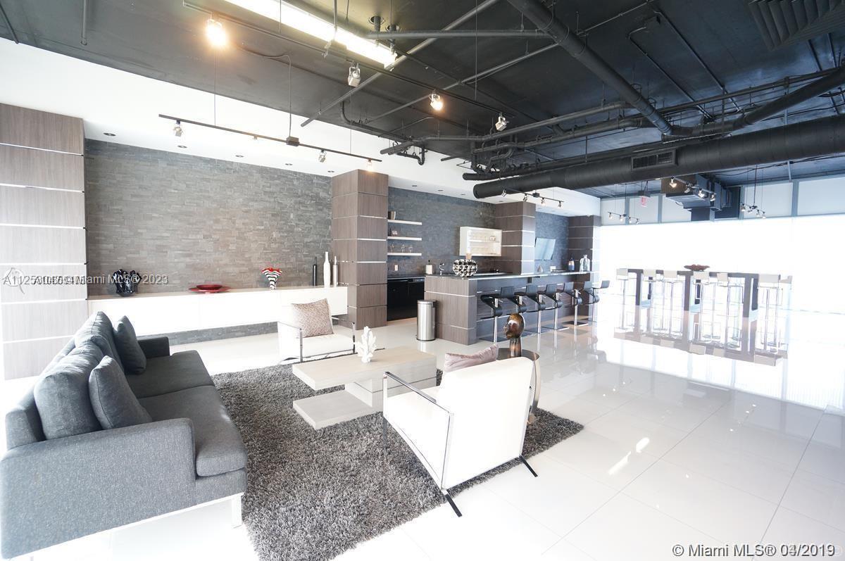 BLUE CONDO - Residential