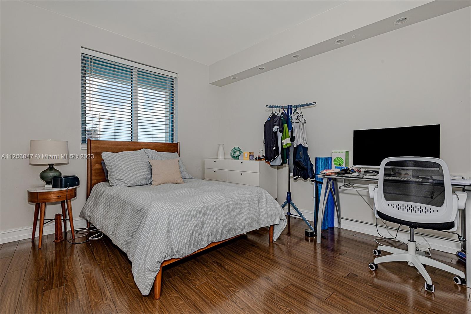 BLUE CONDO - Residential