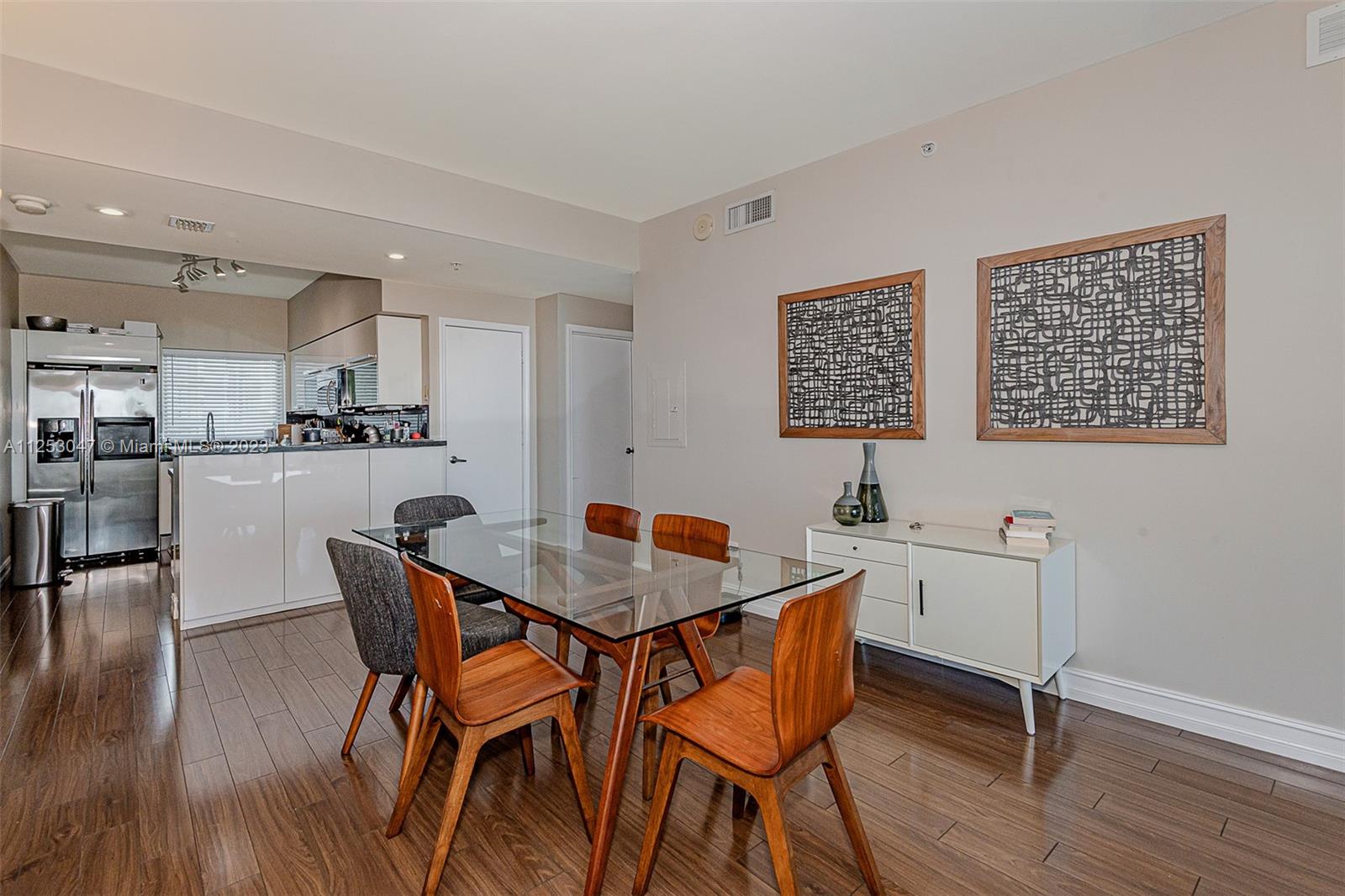 BLUE CONDO - Residential