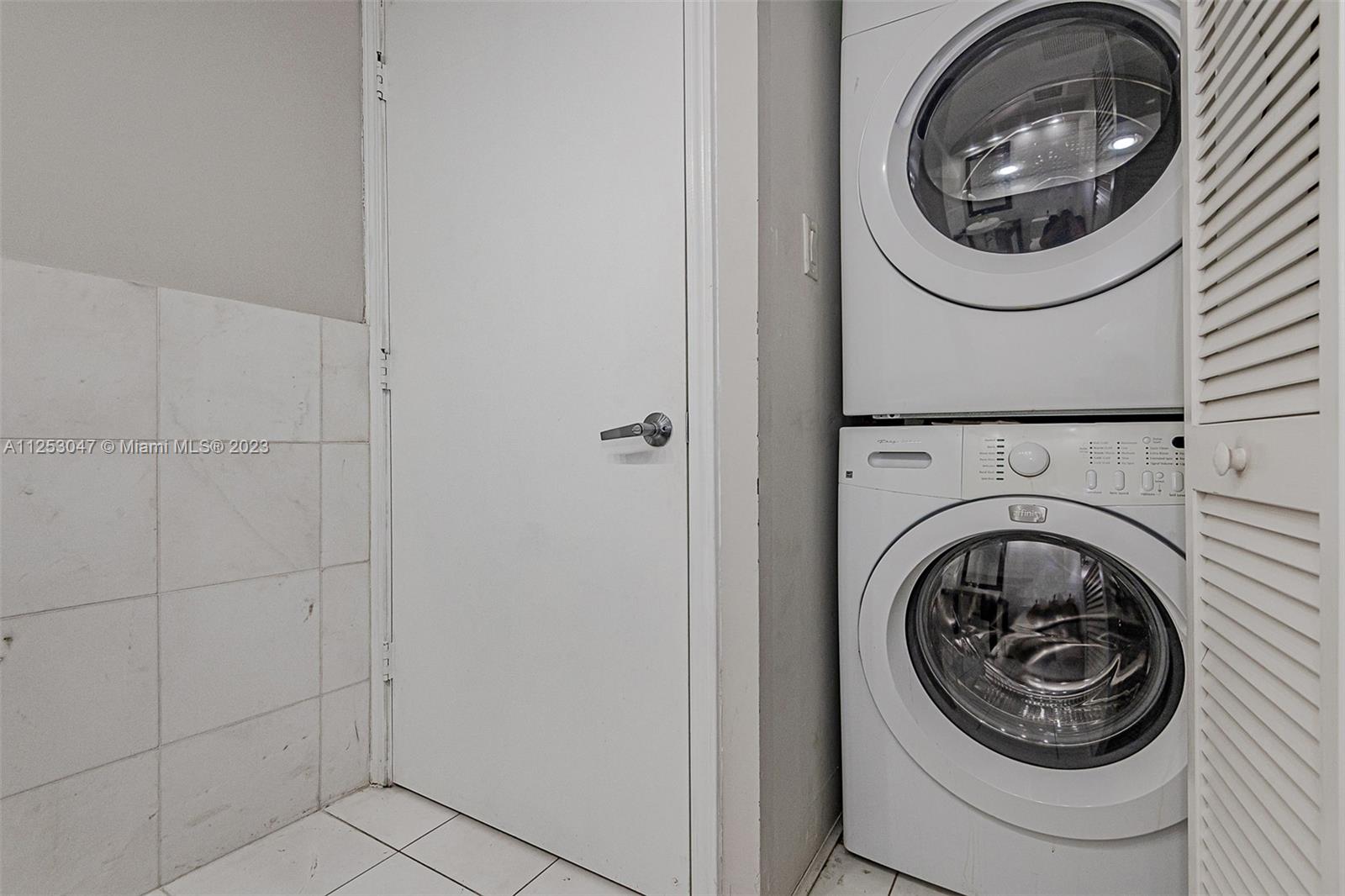 BLUE CONDO - Residential