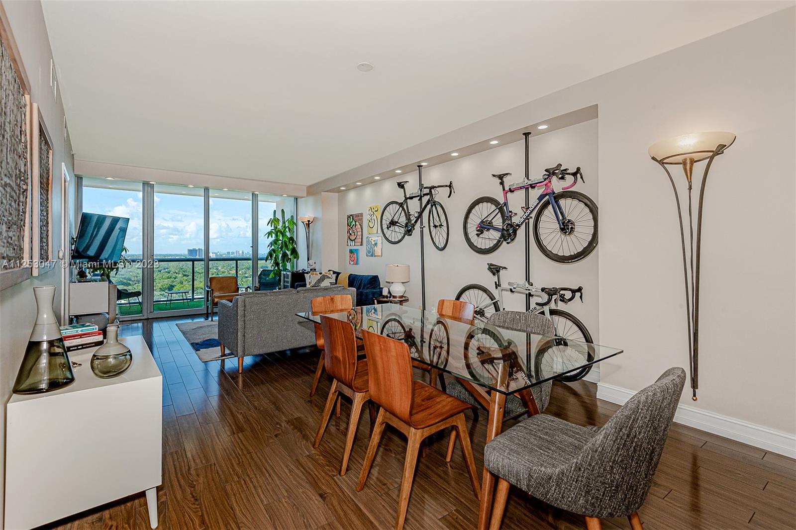 BLUE CONDO - Residential