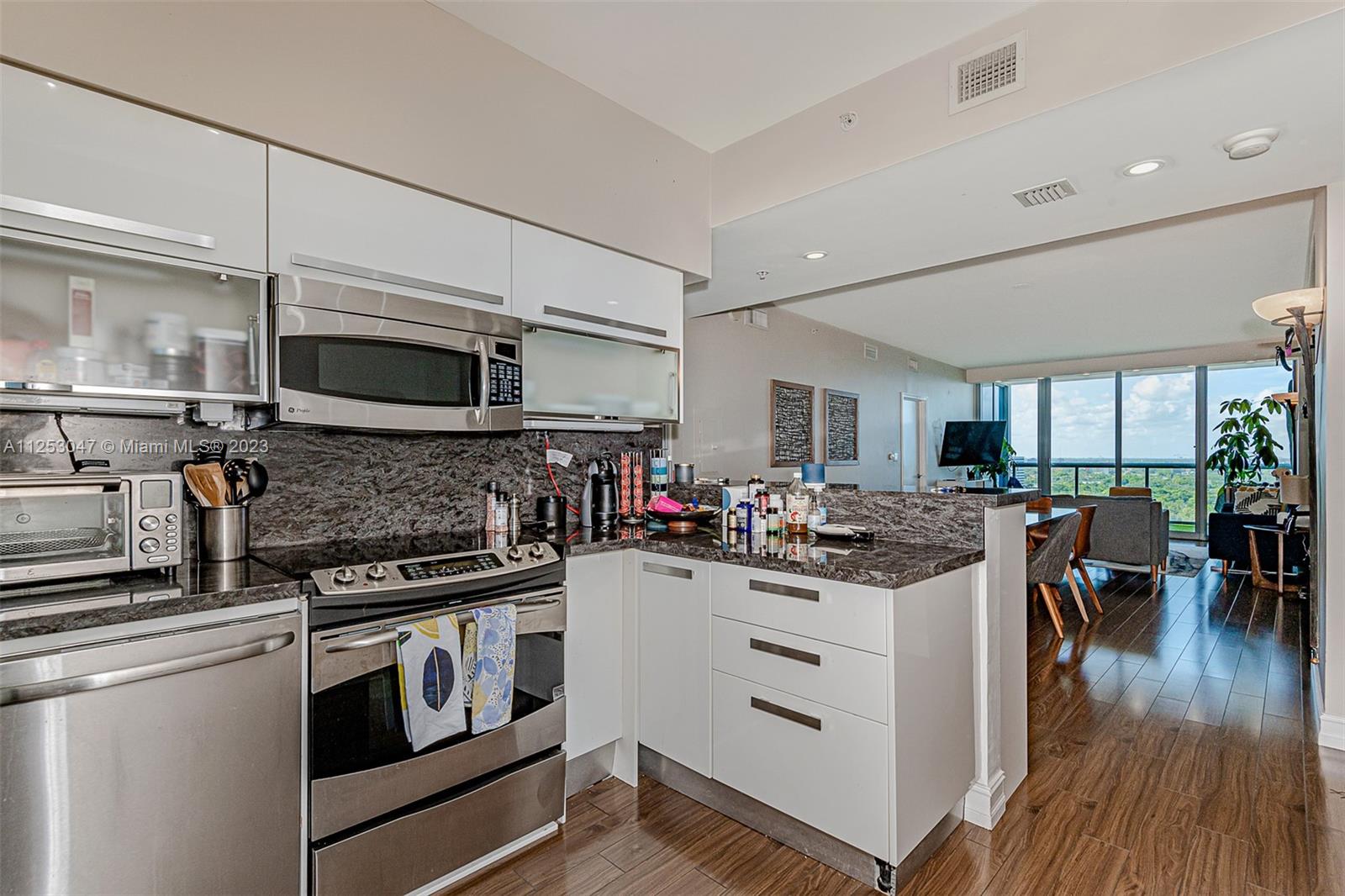 BLUE CONDO - Residential