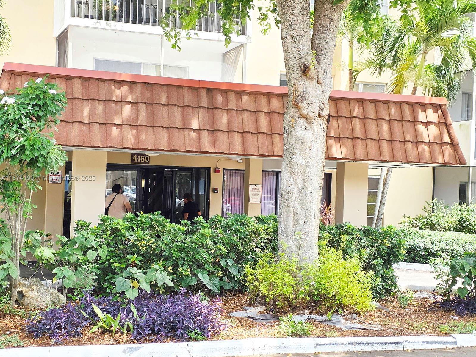 MANORS OF INVERRARY I-5 - Residential