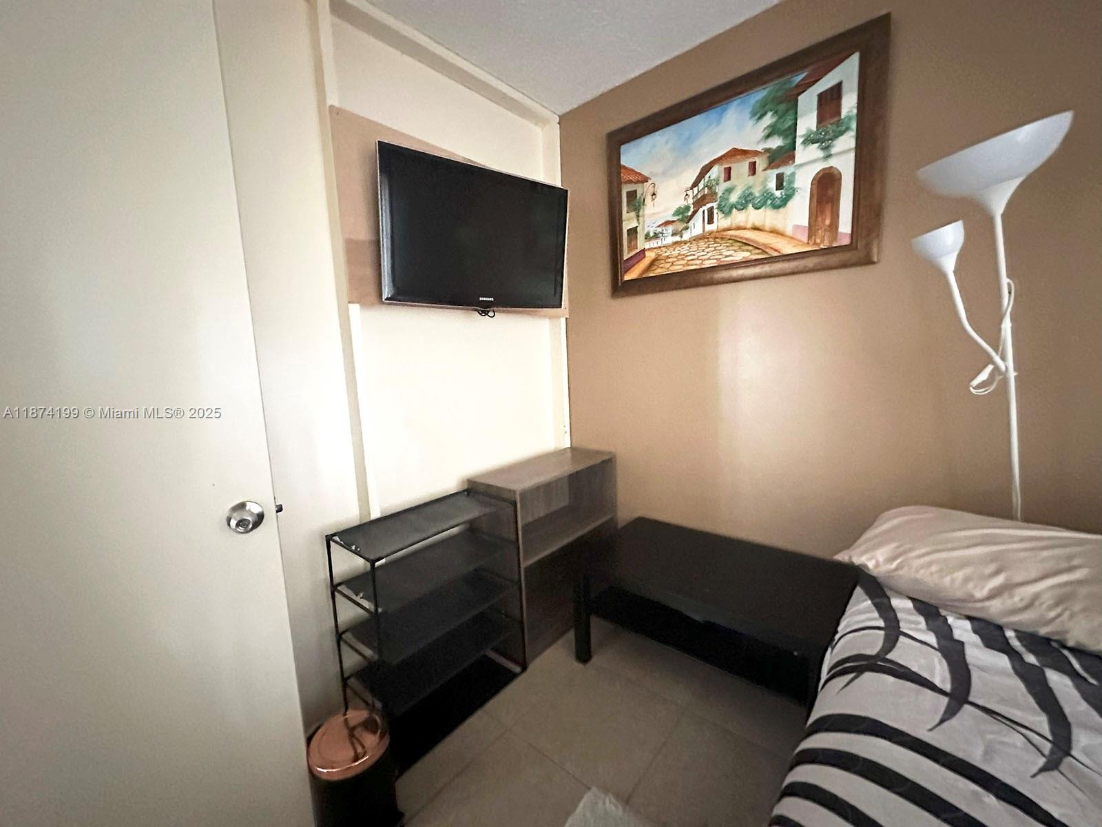 MANORS OF INVERRARY I-5 - Residential