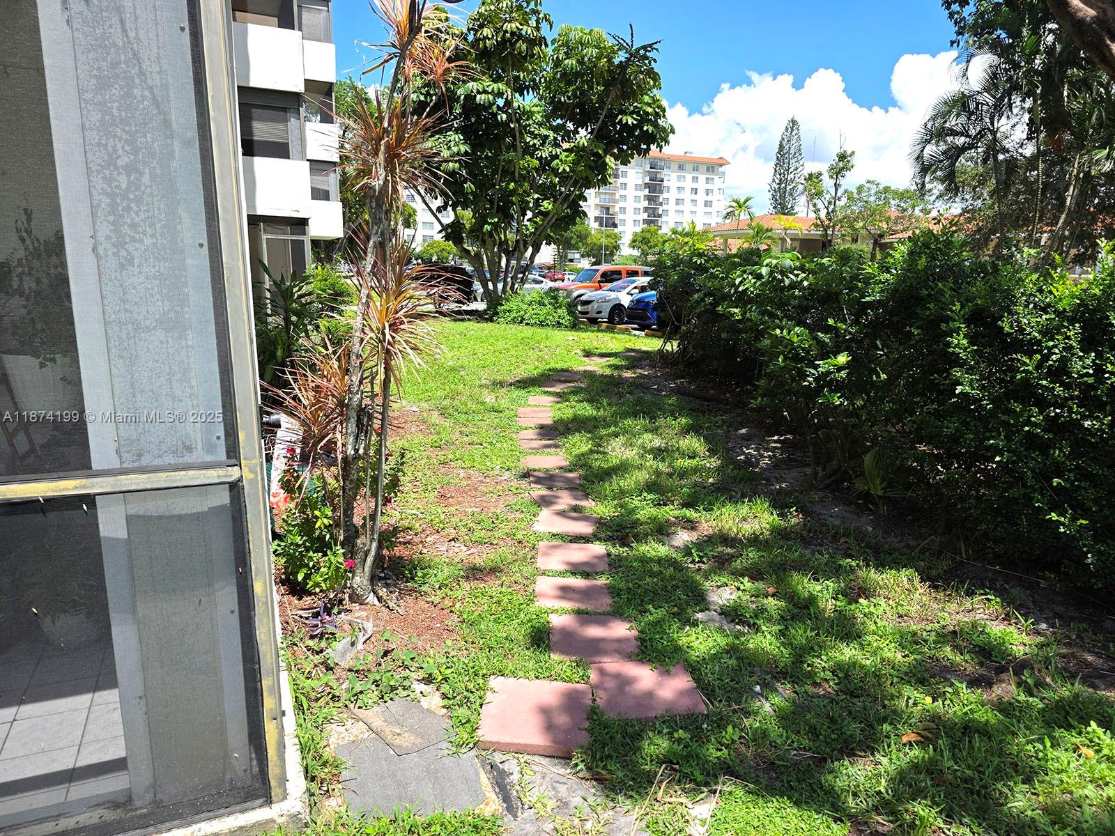 MANORS OF INVERRARY I-5 - Residential