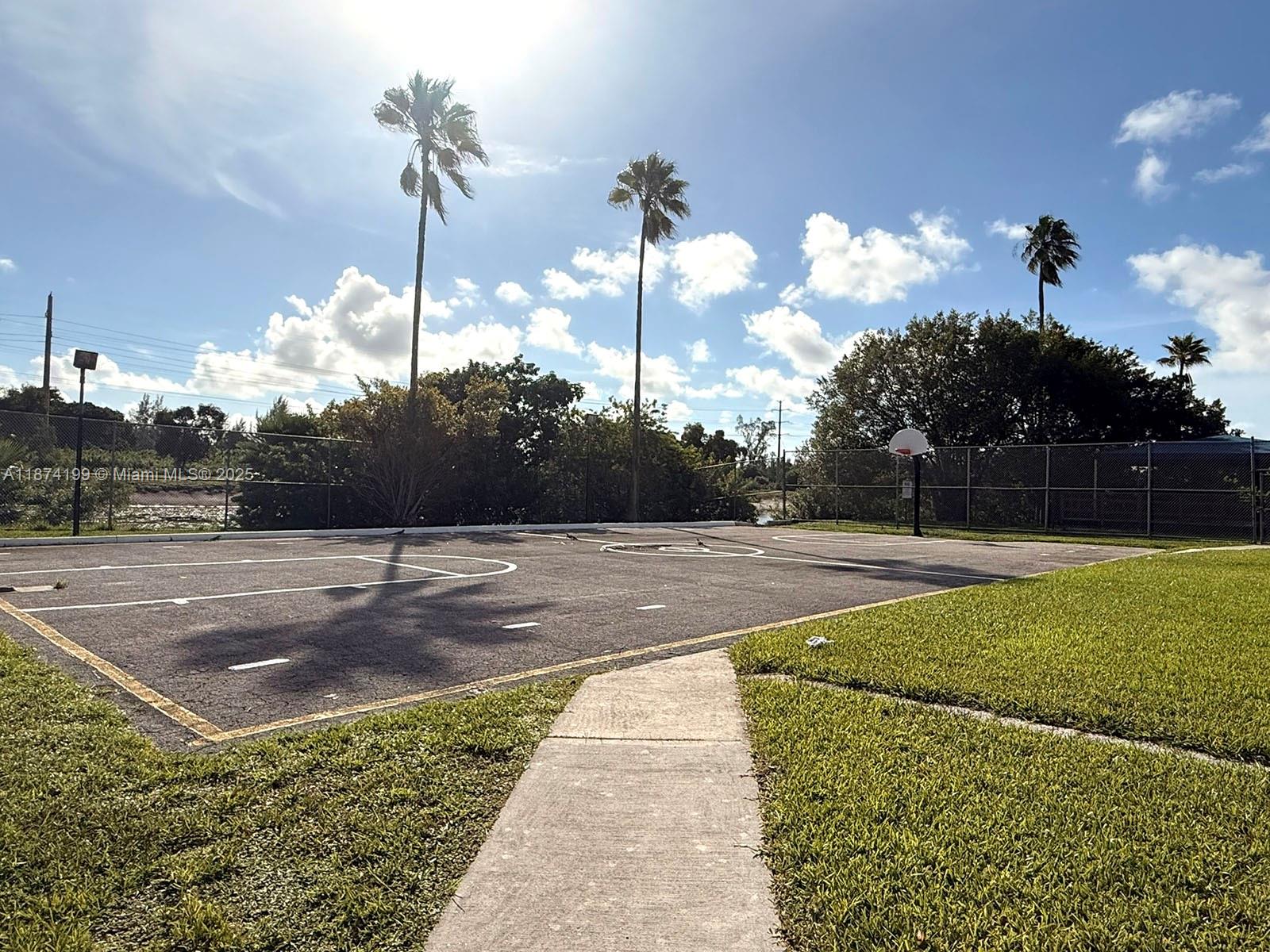 MANORS OF INVERRARY I-5 - Residential