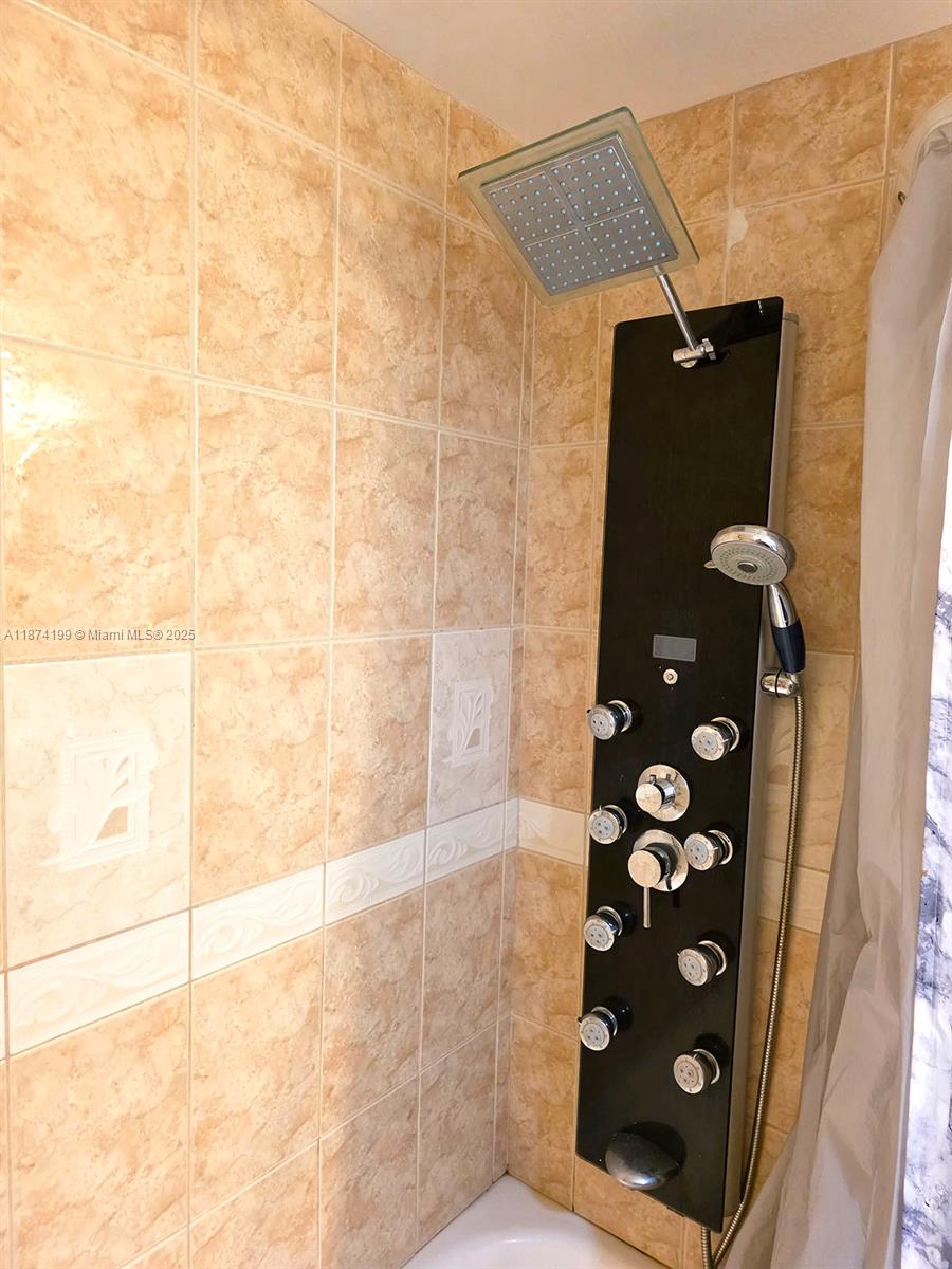 MANORS OF INVERRARY I-5 - Residential