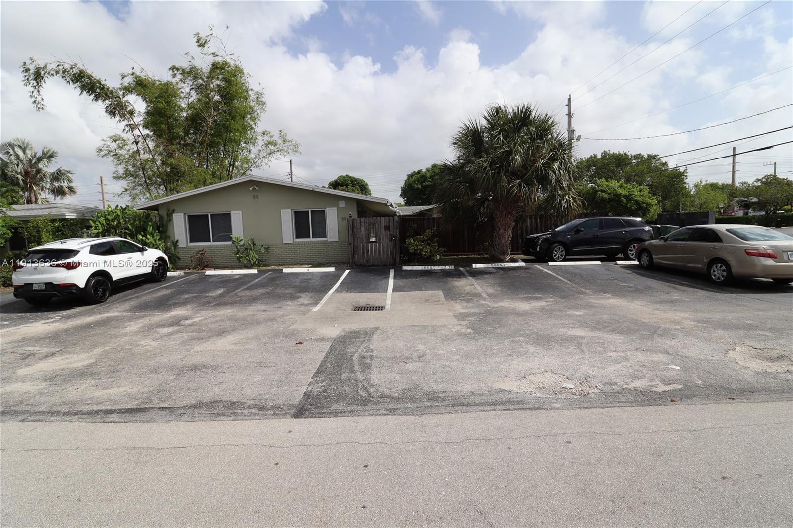 LLOYD ESTATES - Residential Lease