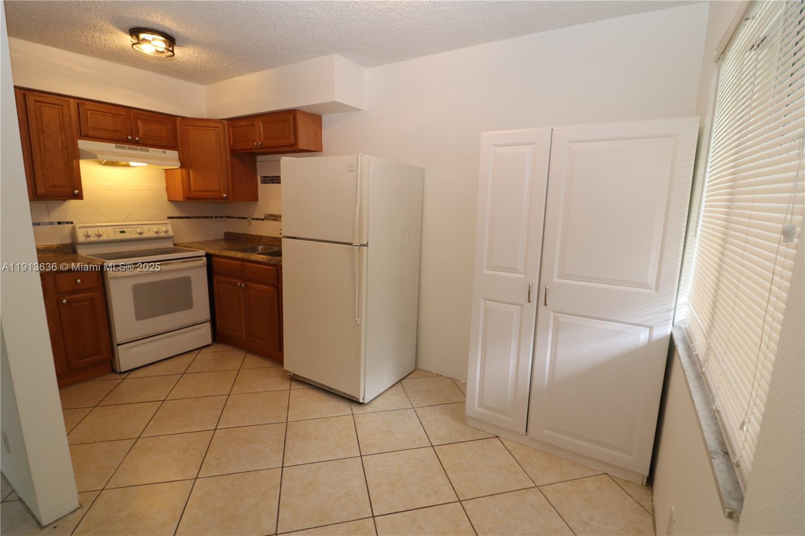 LLOYD ESTATES - Residential Lease