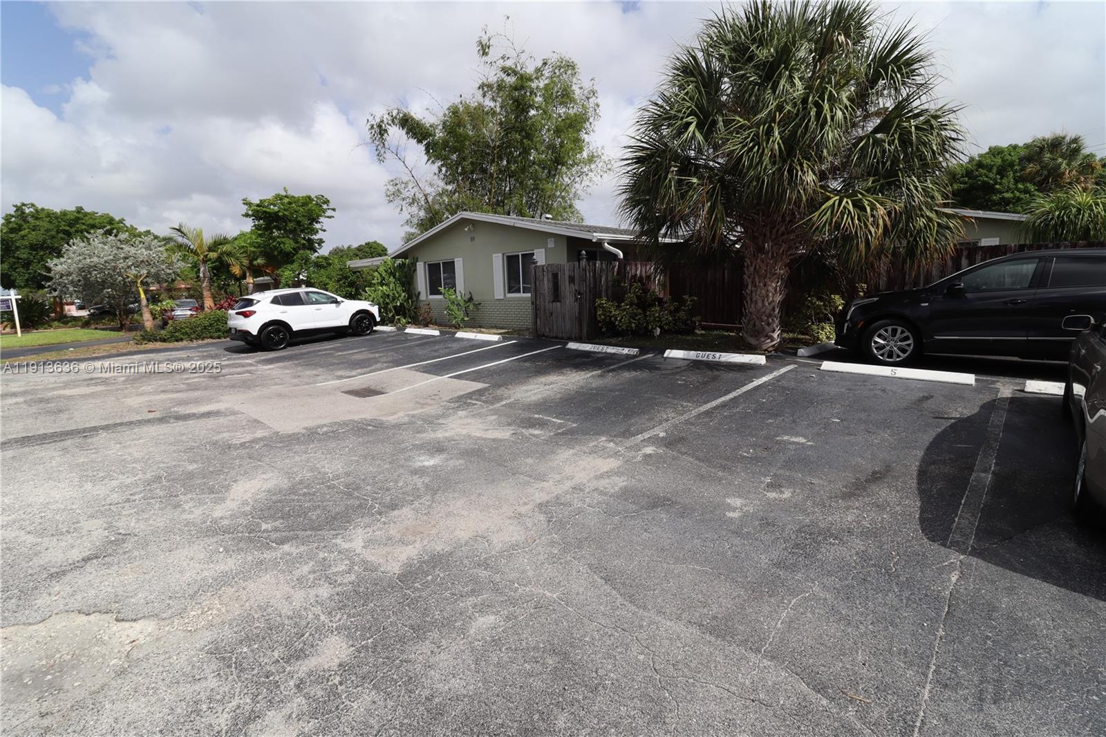 LLOYD ESTATES - Residential Lease