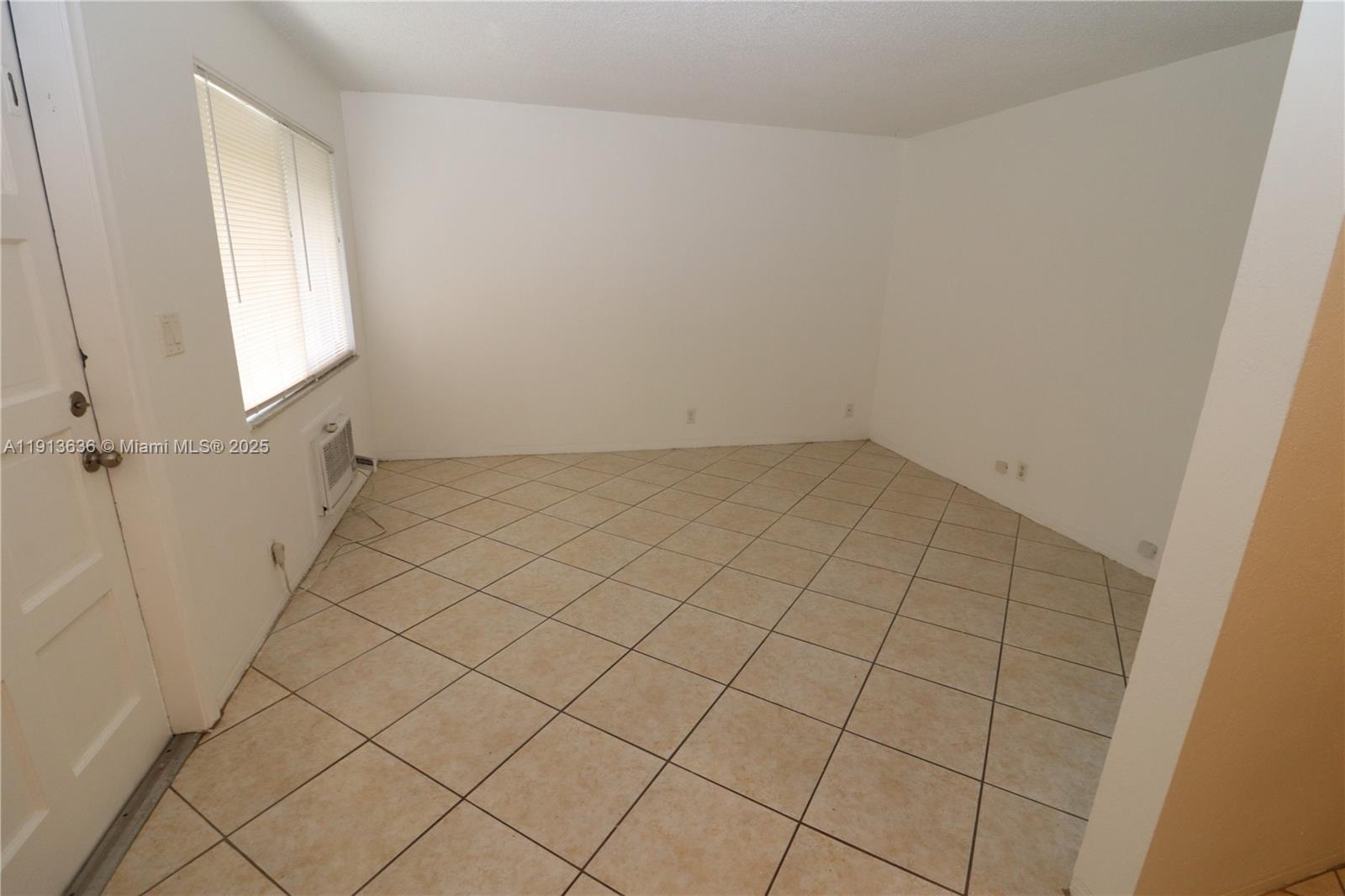 LLOYD ESTATES - Residential Lease