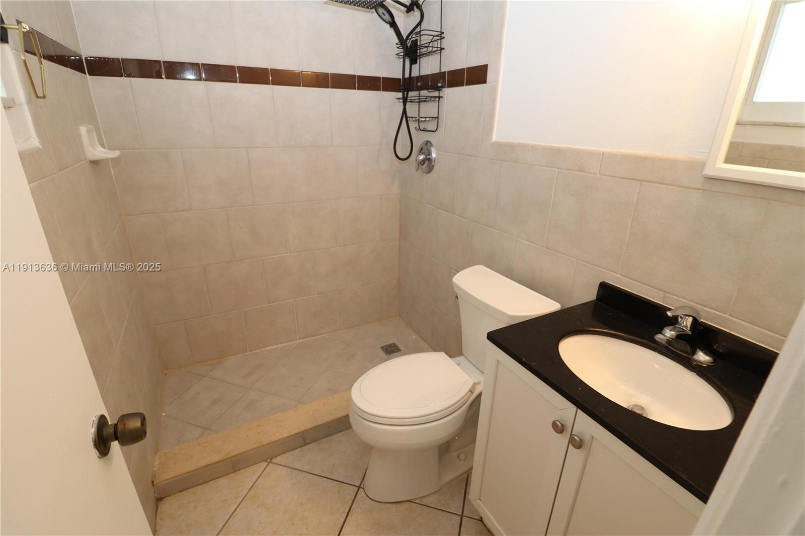 LLOYD ESTATES - Residential Lease