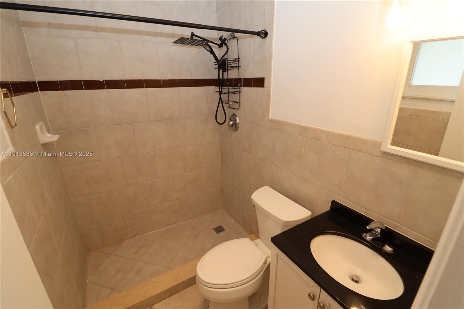 LLOYD ESTATES - Residential Lease