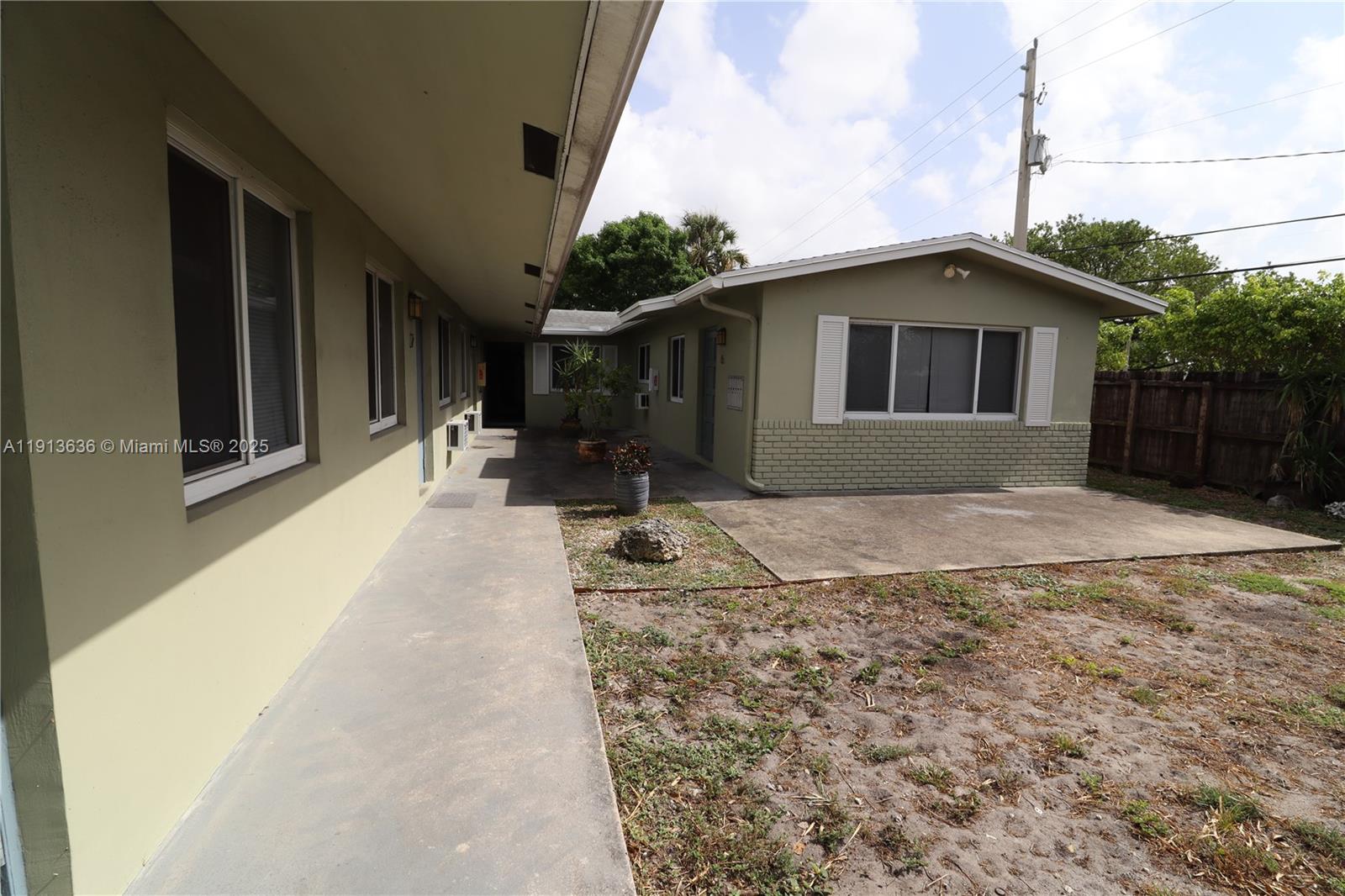 LLOYD ESTATES - Residential Lease