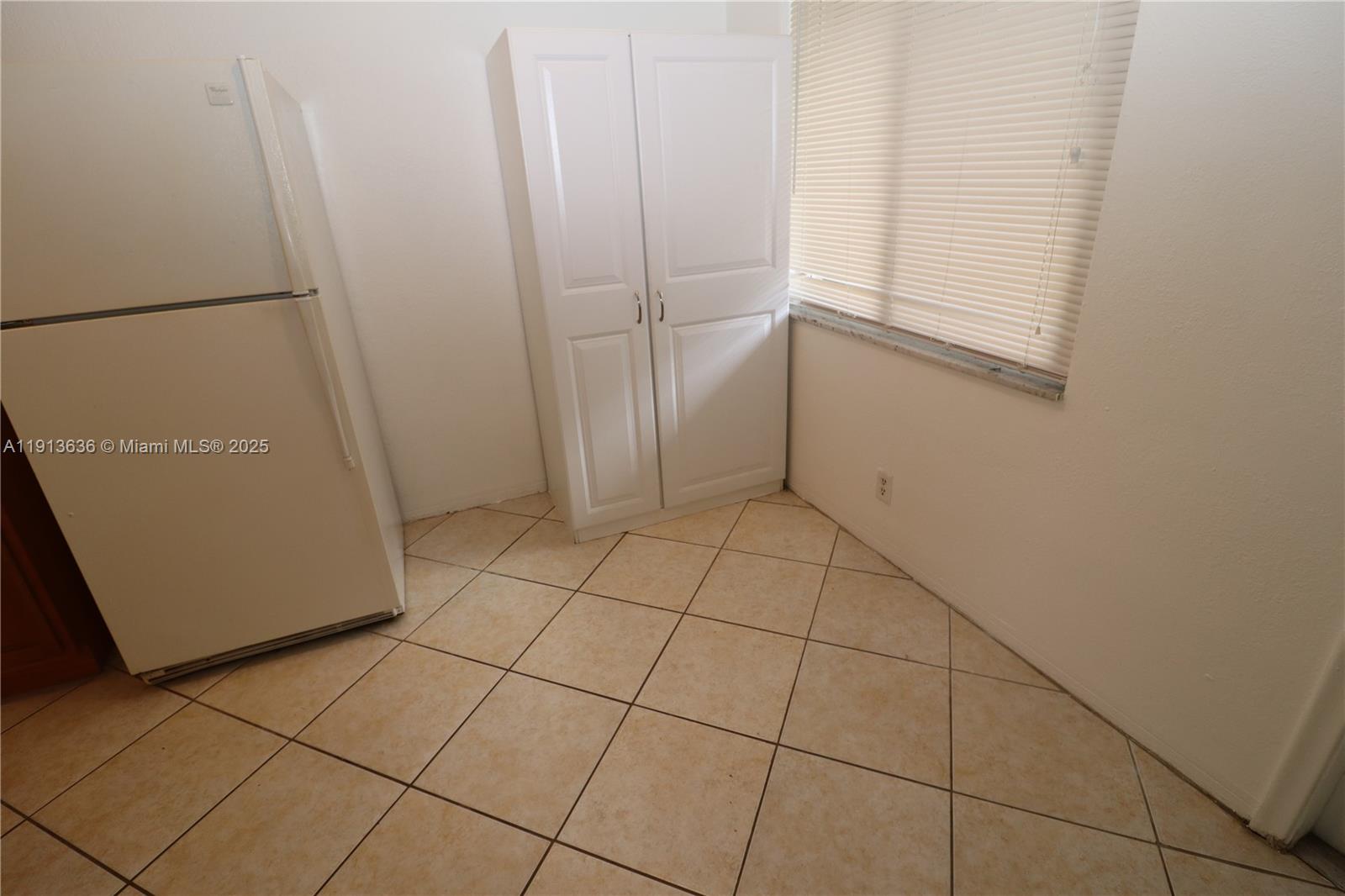 LLOYD ESTATES - Residential Lease