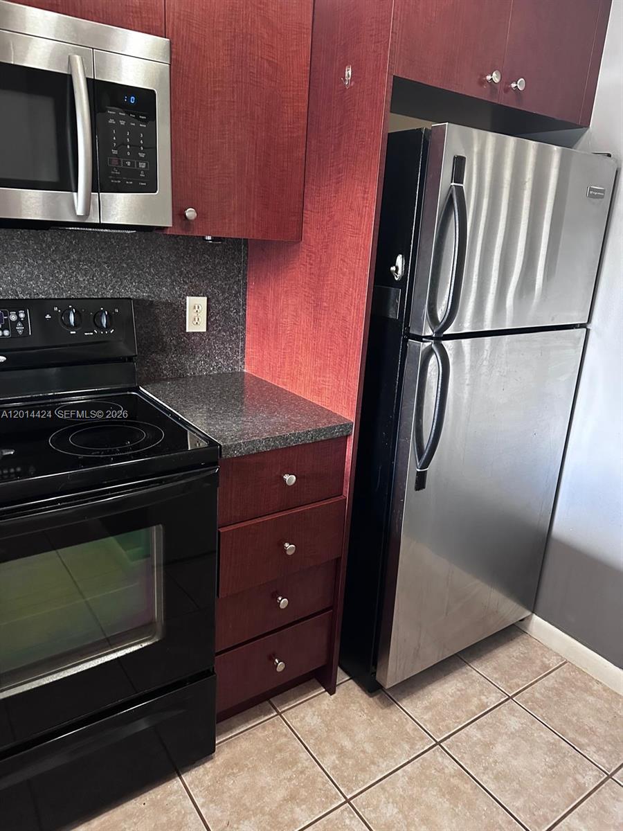 NAPOLI GARDENS AT CORAL S - Residential Lease