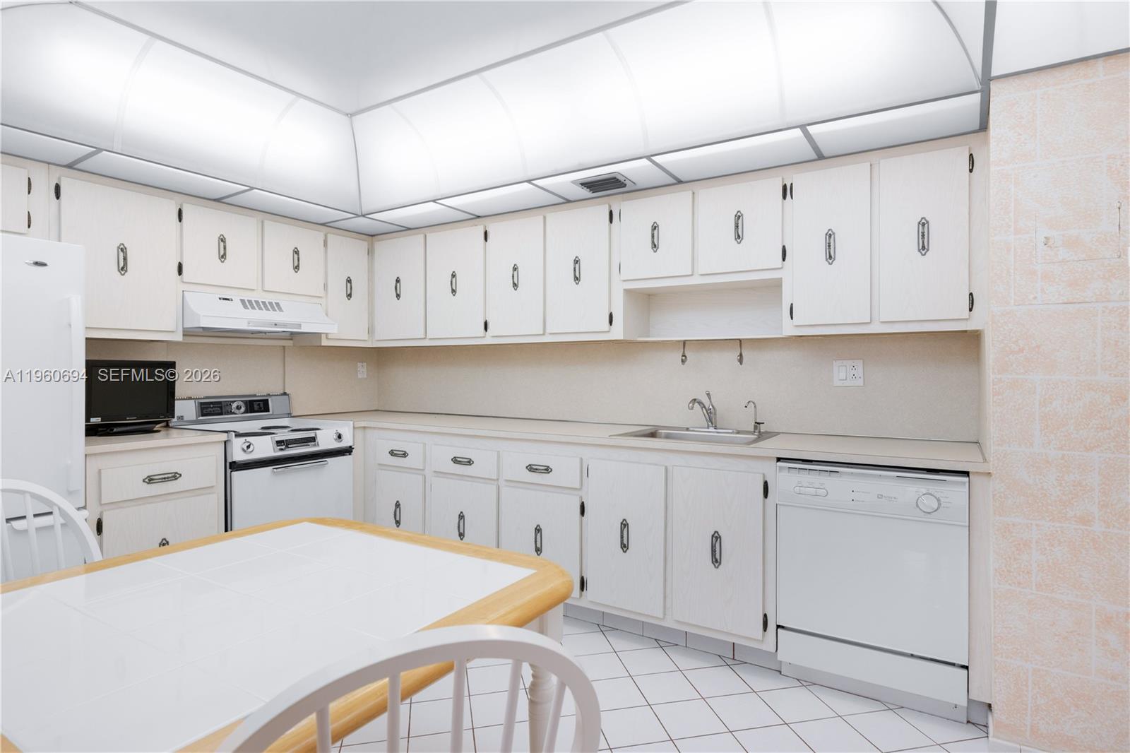 OLYMPUS CONDO - Residential