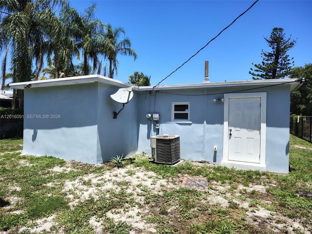 Photo of 311 NW 28th Way, Fort Lauderdale, FL 33311 (MLS # A12016091)