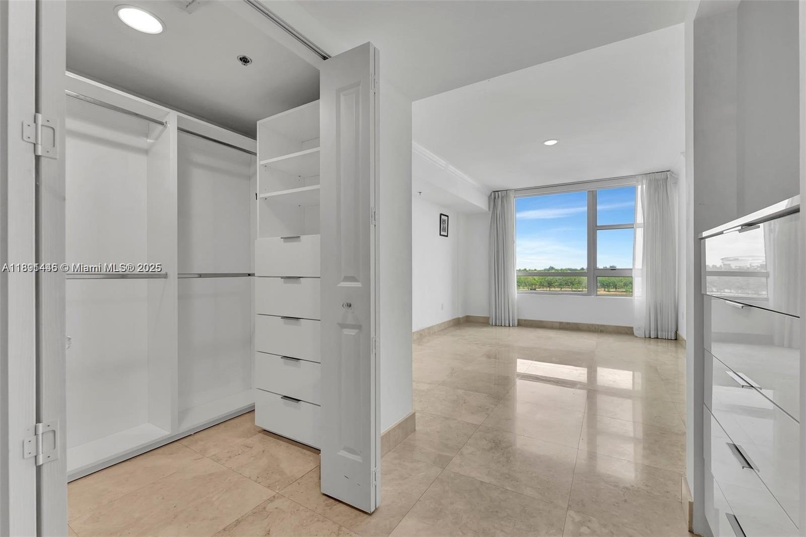 TAO SAWGRASS CONDOMINIUM - Residential