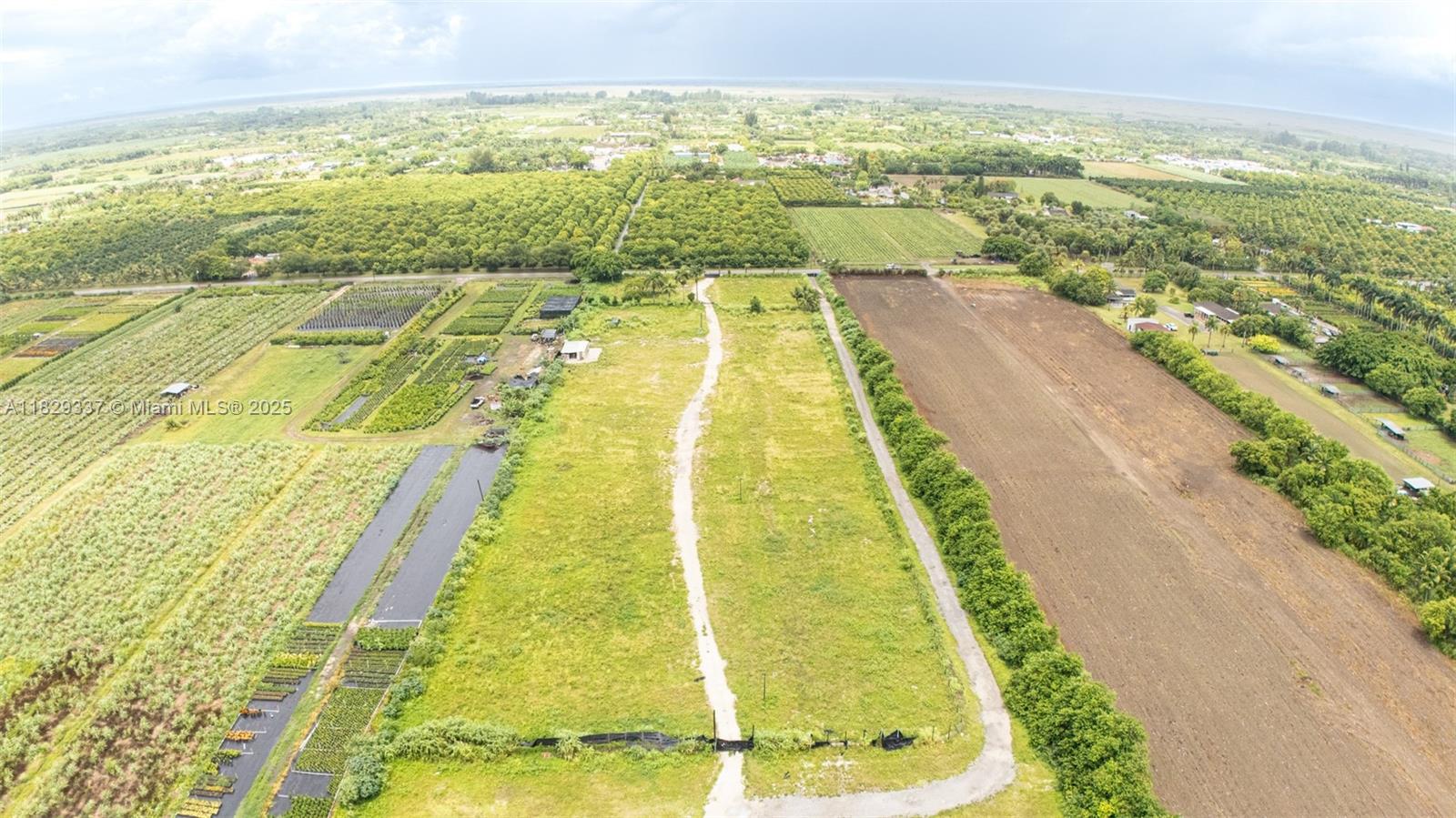 23 55 38 10 AC S1/2 - Land