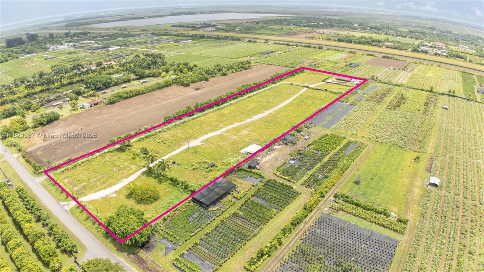 23 55 38 10 AC S1/2 - Land