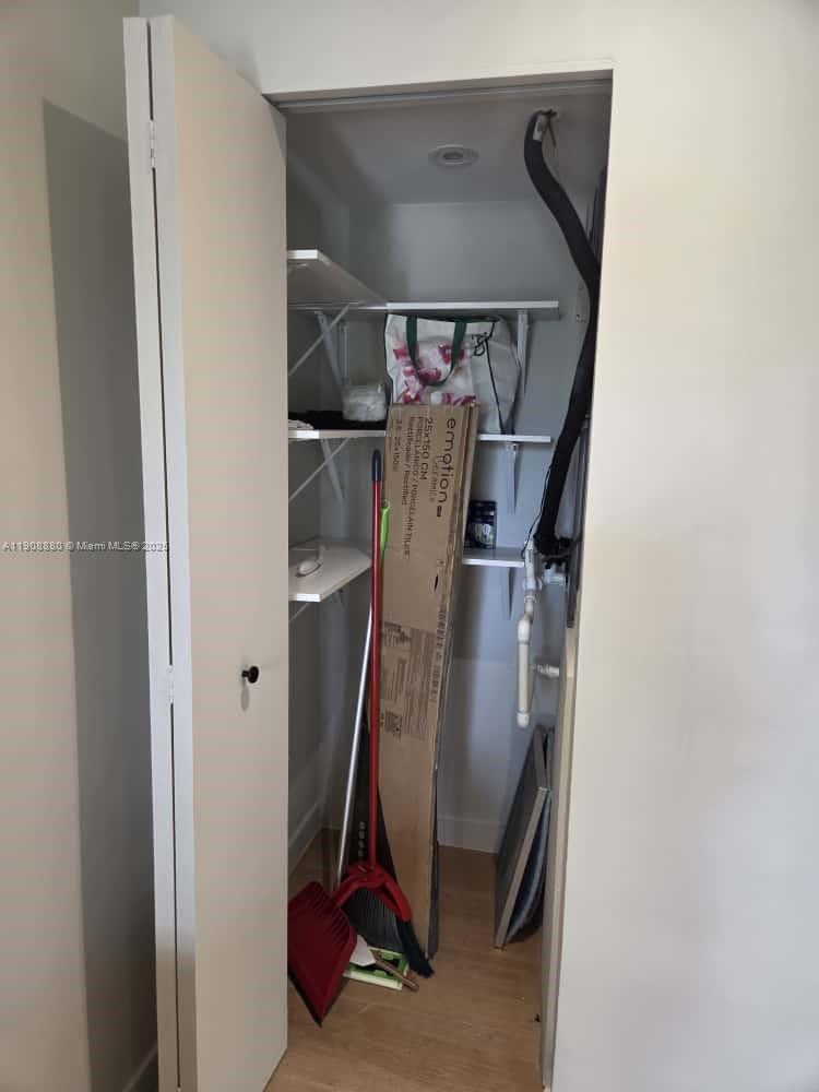 SPANISH TRACE CONDO - Residential Lease