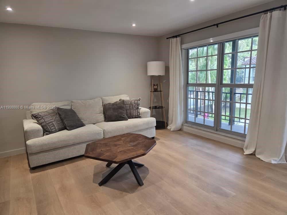 SPANISH TRACE CONDO - Residential Lease