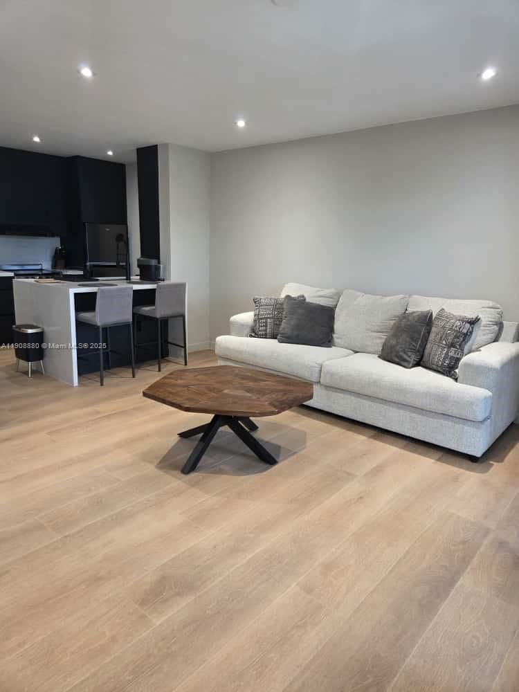 SPANISH TRACE CONDO - Residential Lease