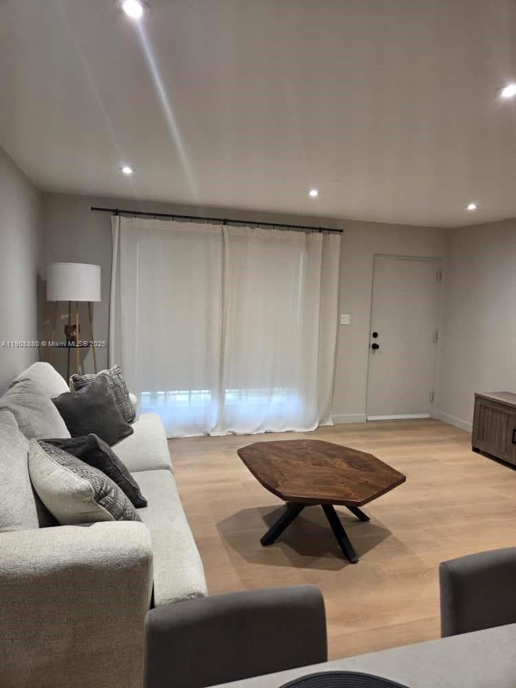 SPANISH TRACE CONDO - Residential Lease