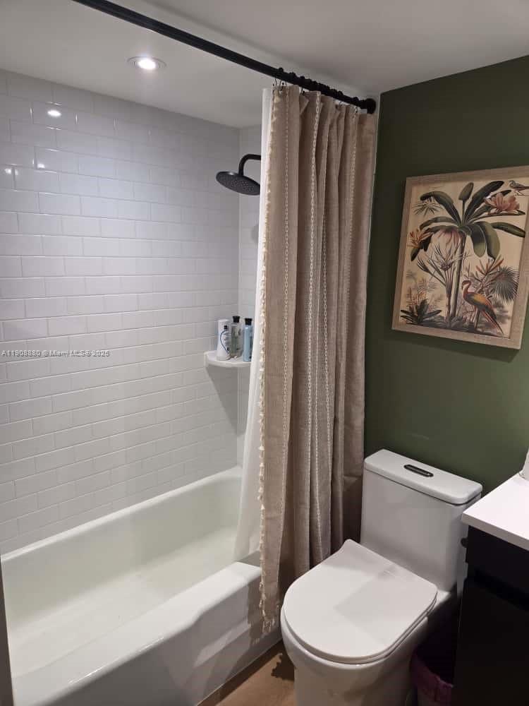 SPANISH TRACE CONDO - Residential Lease