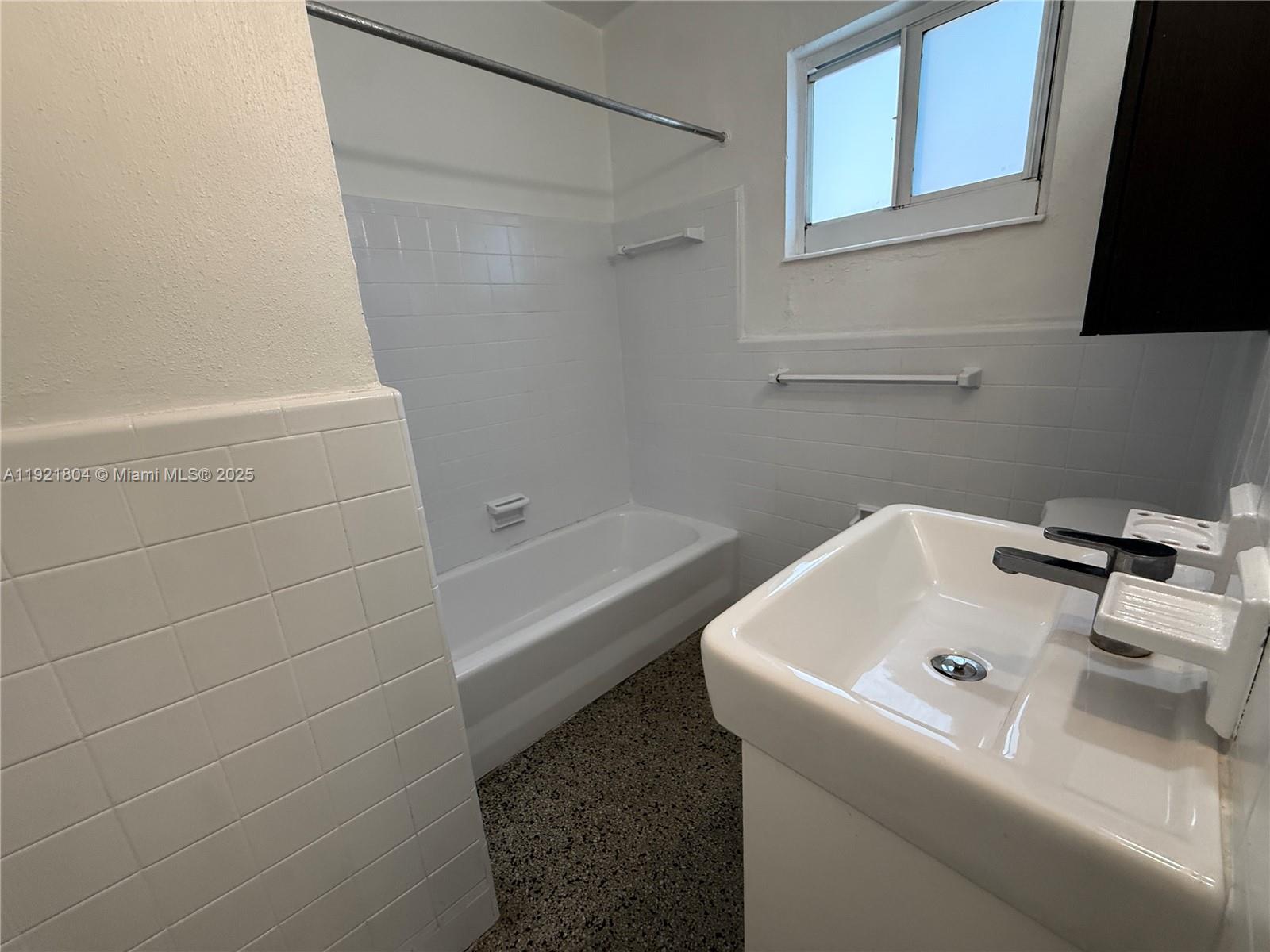 HOLLYWOOD PINES ESTATES - Residential Lease