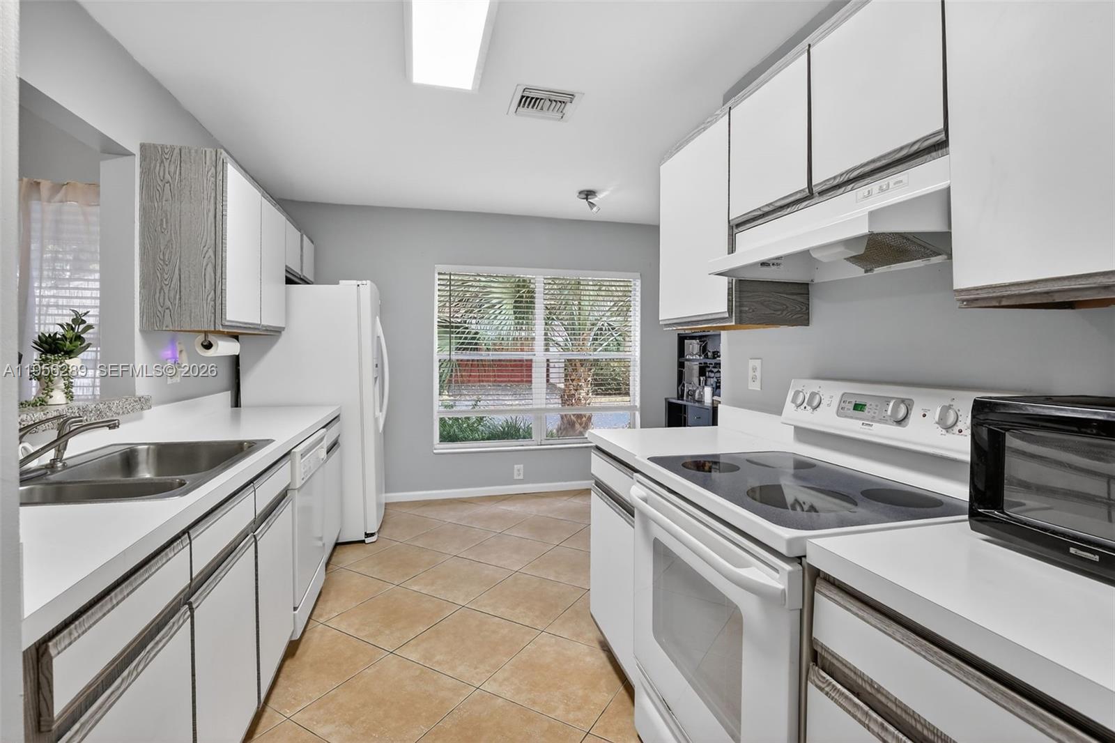 BRIDGEWATER AT PLANTATION - Residential