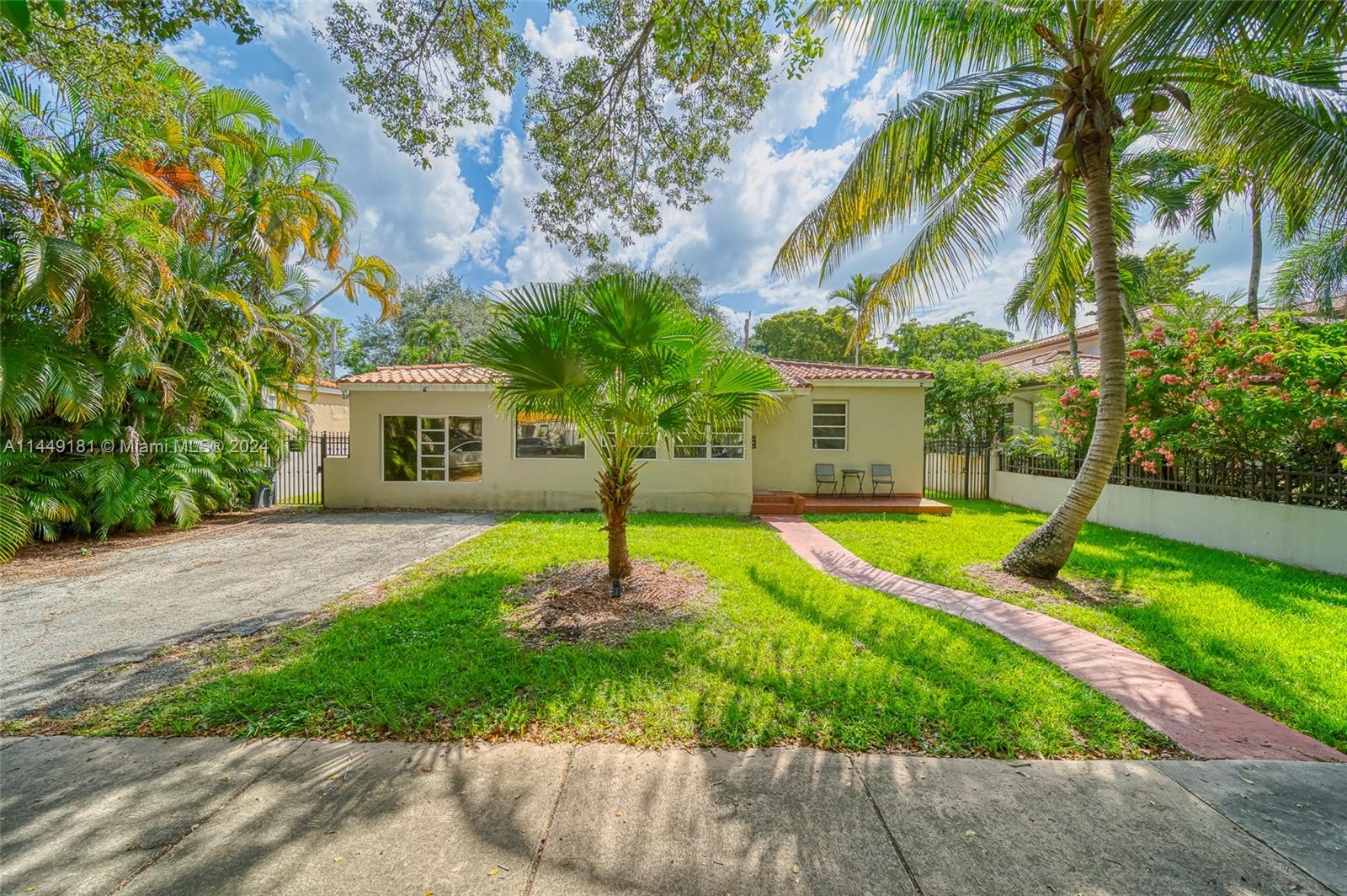Property for Sale at 817 Alberca St, Coral Gables, Broward County, Florida - Bedrooms: 3 
Bathrooms: 2  - $899,000