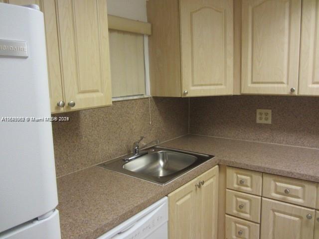 LAS VISTAS AT DORAL CONDO - Residential