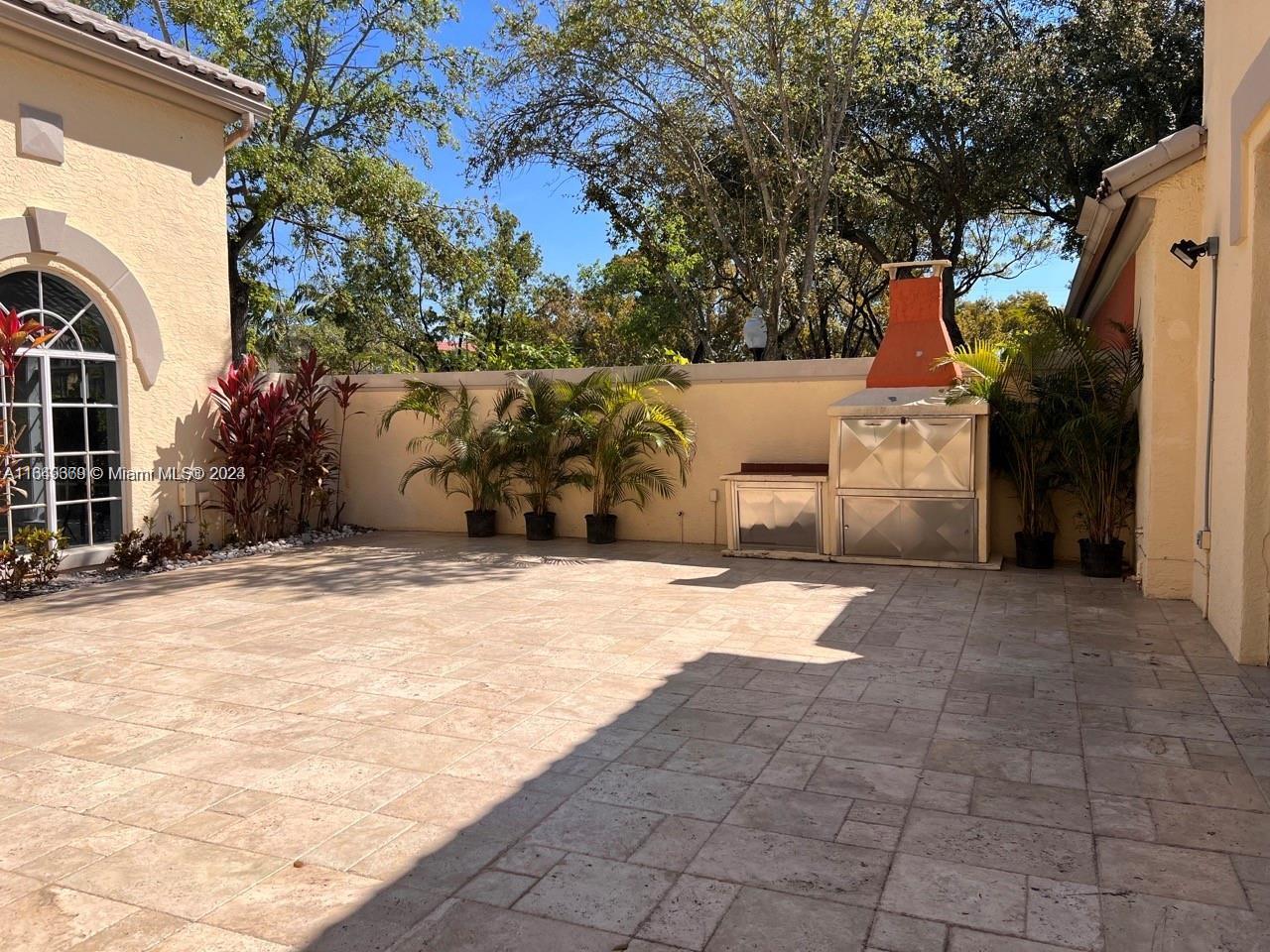 LAS VISTAS AT DORAL CONDO - Residential