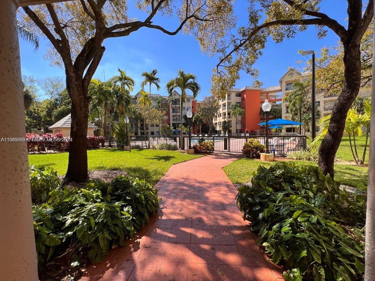 LAS VISTAS AT DORAL CONDO - Residential