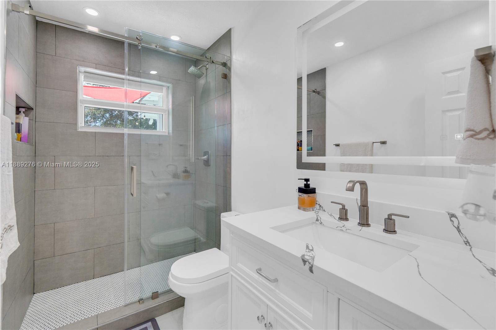 DRIFTWOOD PLAZA NO 3 - Residential