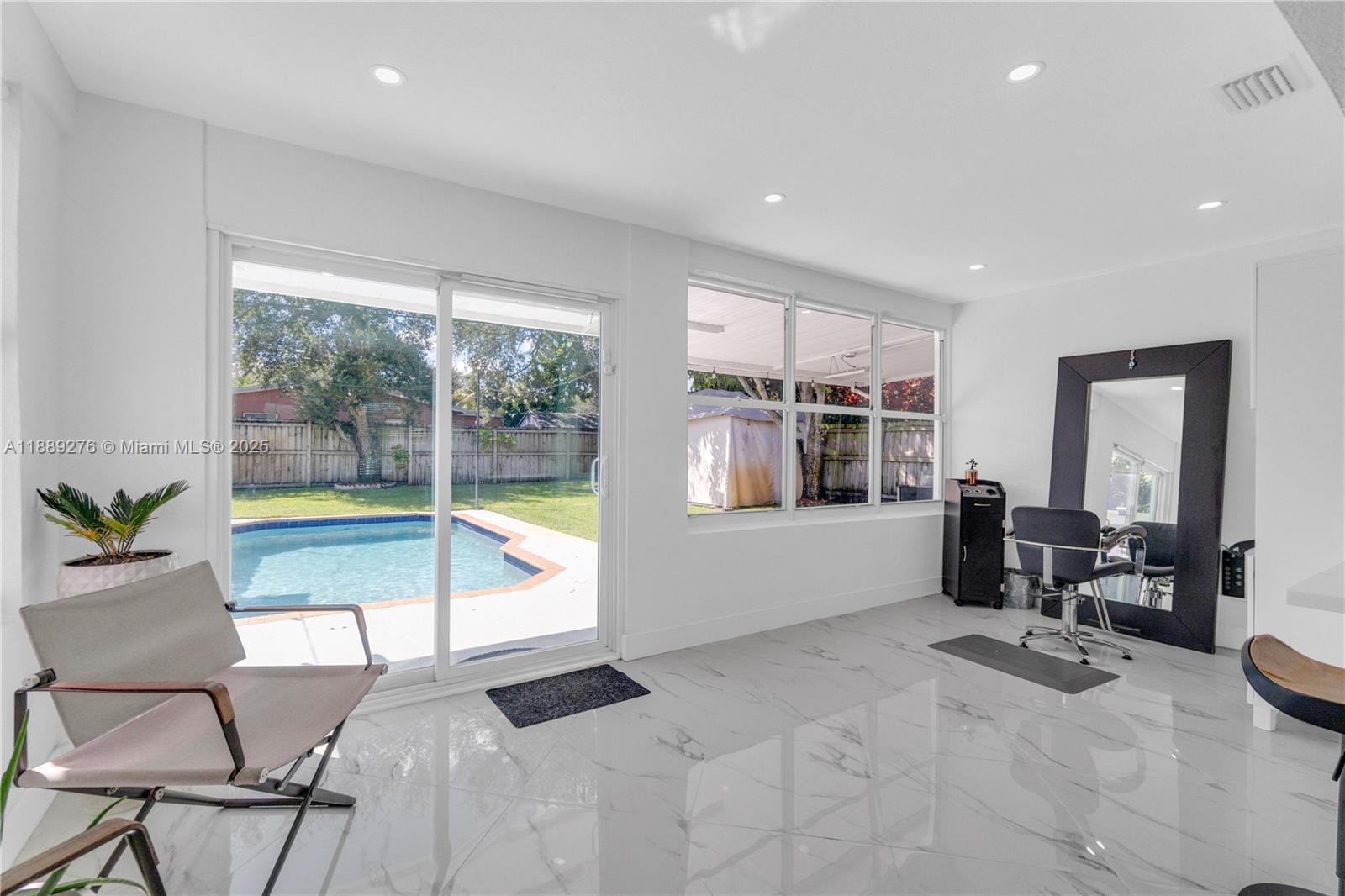 DRIFTWOOD PLAZA NO 3 - Residential