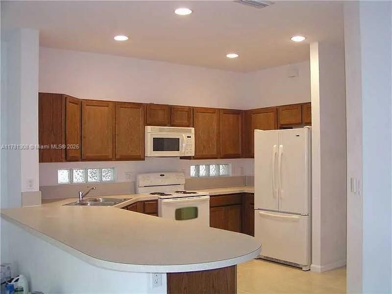 THOUSAND OAKS - Residential Lease