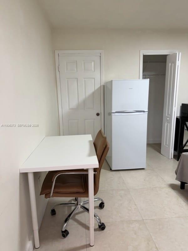 DEVON-AIRE ESTATES SEC 5 - Residential Lease