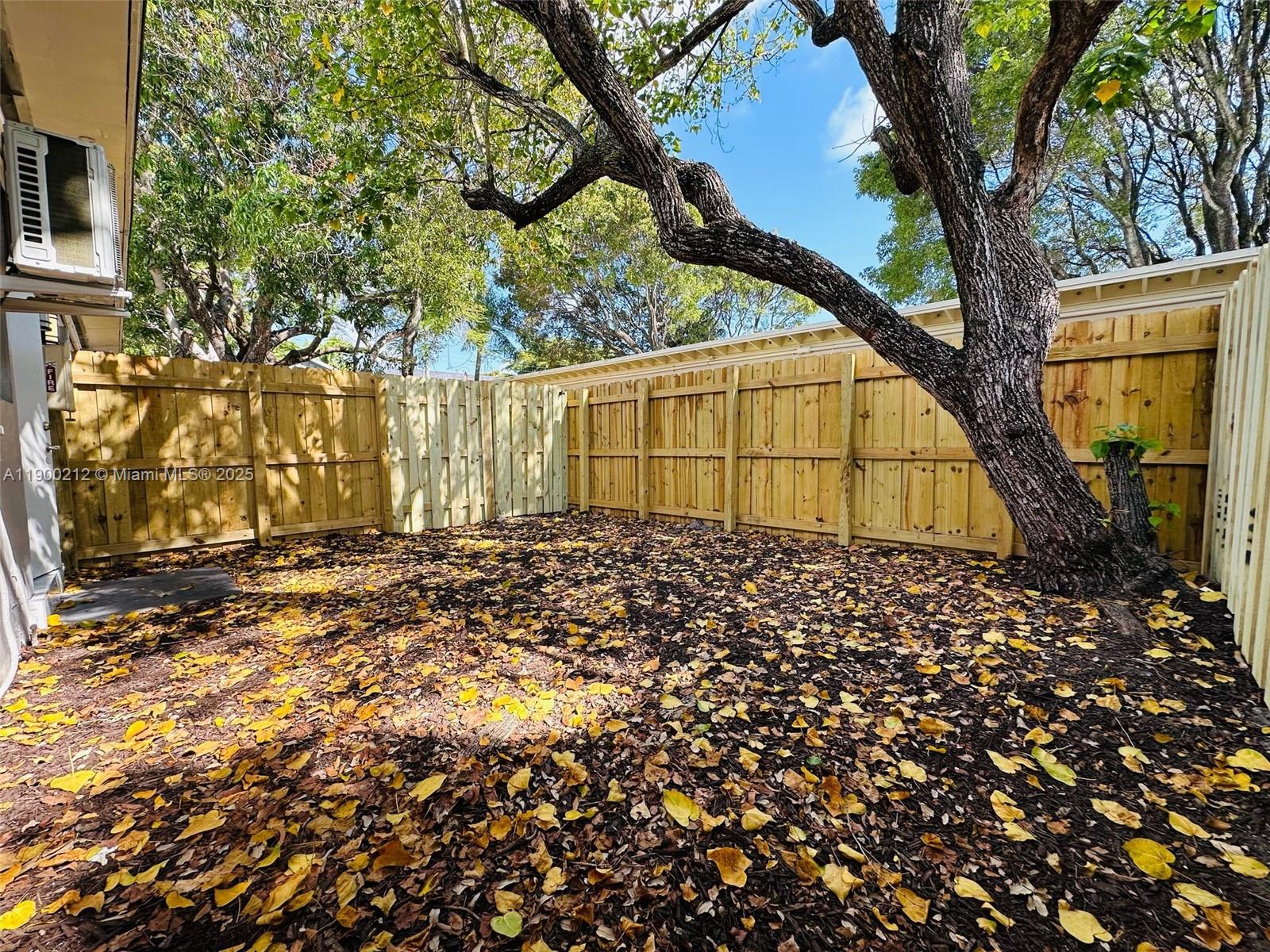 LAUDERDALE - Residential Lease