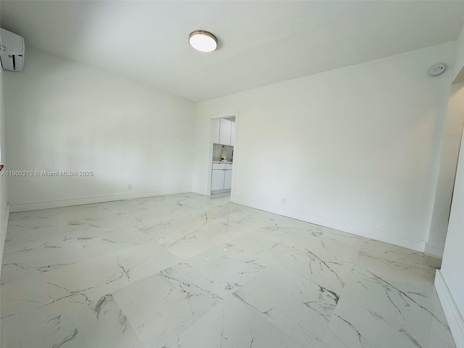 LAUDERDALE - Residential Lease