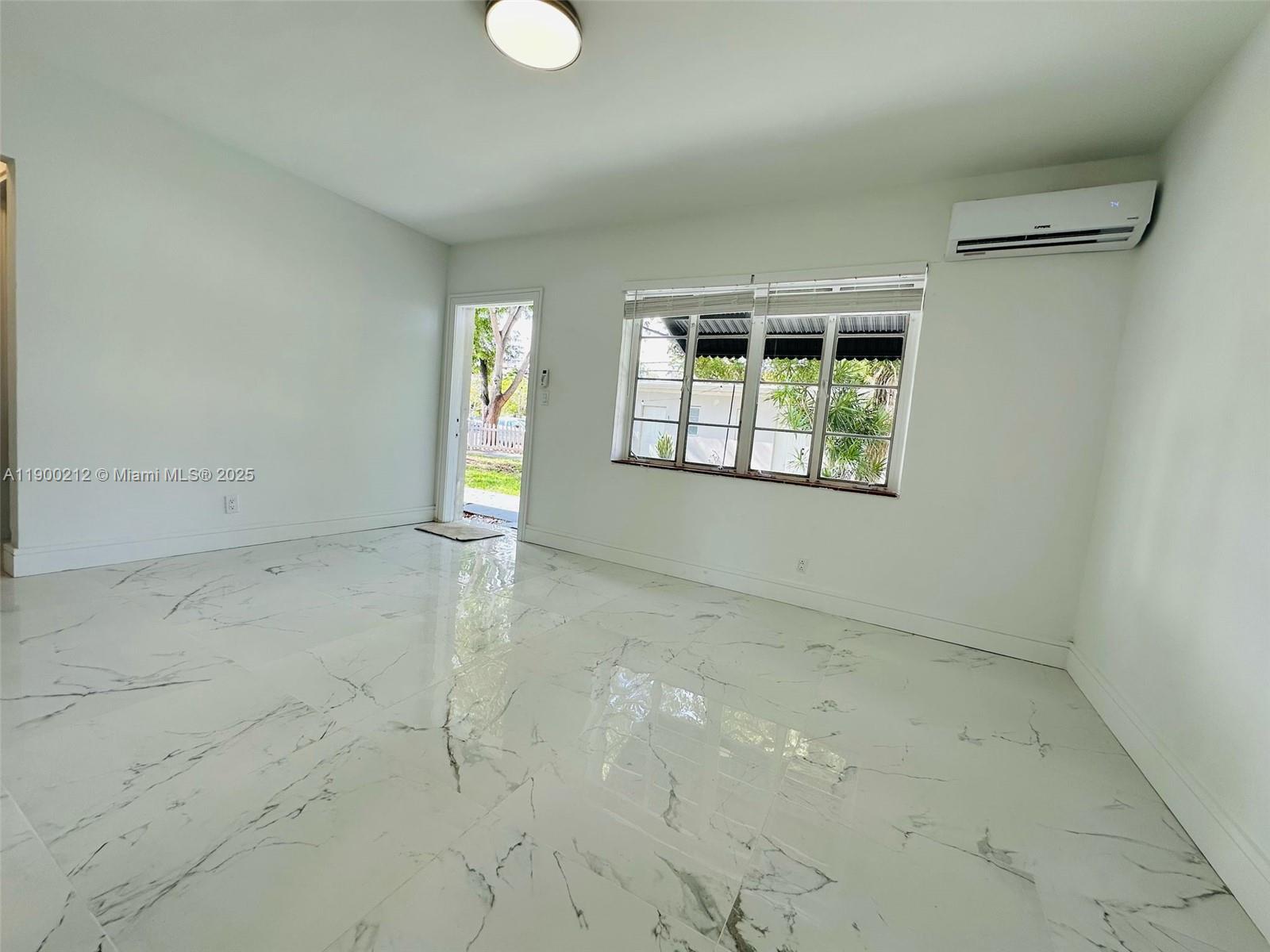 LAUDERDALE - Residential Lease