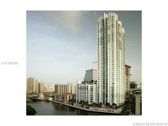 FURNISHED 1/1 UNIT FOR RENT LOCATED IN THE HEART OF BRICKELL, WALKING DISTANCE FROM BRICKELL FINANCIAL AREA, BRICKELL CITI CENTRE MALL SHOPS AND RESTAURANTS. STAINLESS STEEL APPLIANCES AND MARBLE FLOORS. AMENITIES INCLUDE 3 STORY GYM, 2 POOLS, JACUZZI, STEAM ROOM AND SAUNA. 1 ASSIGNED PARKING SPACE AND STORAGE CAGES AVAILABLE FOR RENT. READY TO MOVE IN. ***EASY TO SHOW, UNIT IS VACANT***.