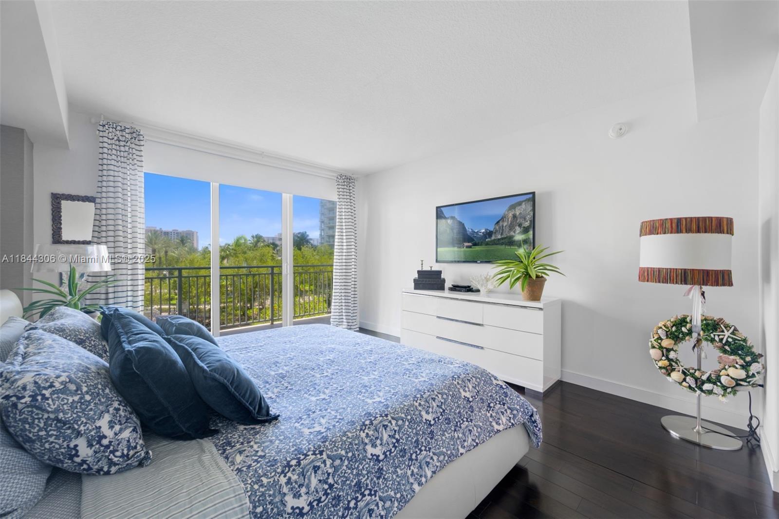 ST TROPEZ ON THE BAY 1 CO - Residential