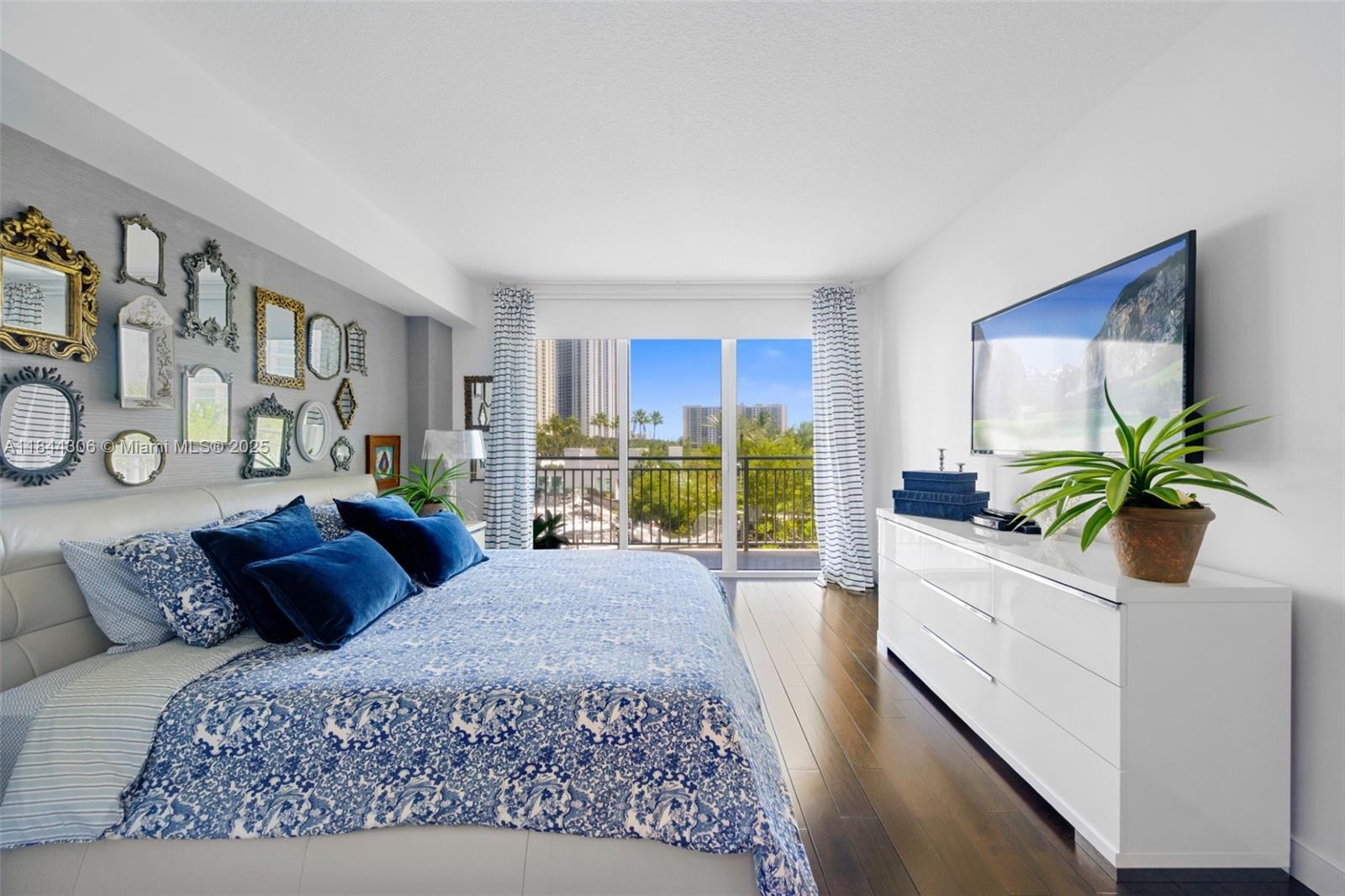 ST TROPEZ ON THE BAY 1 CO - Residential